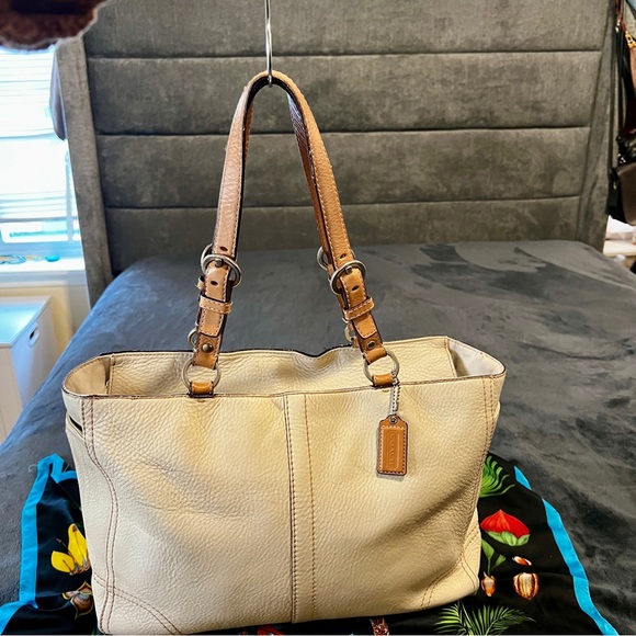 Coach Handbags - Coach Chelsea Pebble Leather Tote Bag Chalk Tan Work School Casual 
D1082-F12340